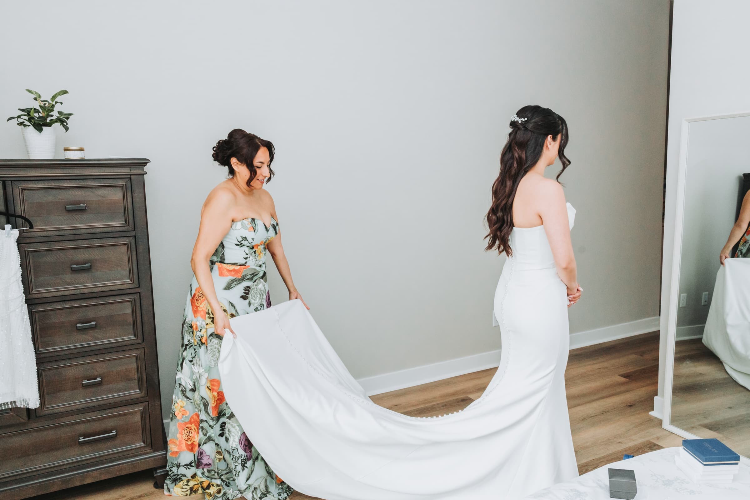 Valeria & Roberto, wedding photographed by VowDeLune in Los Angeles, frame 5